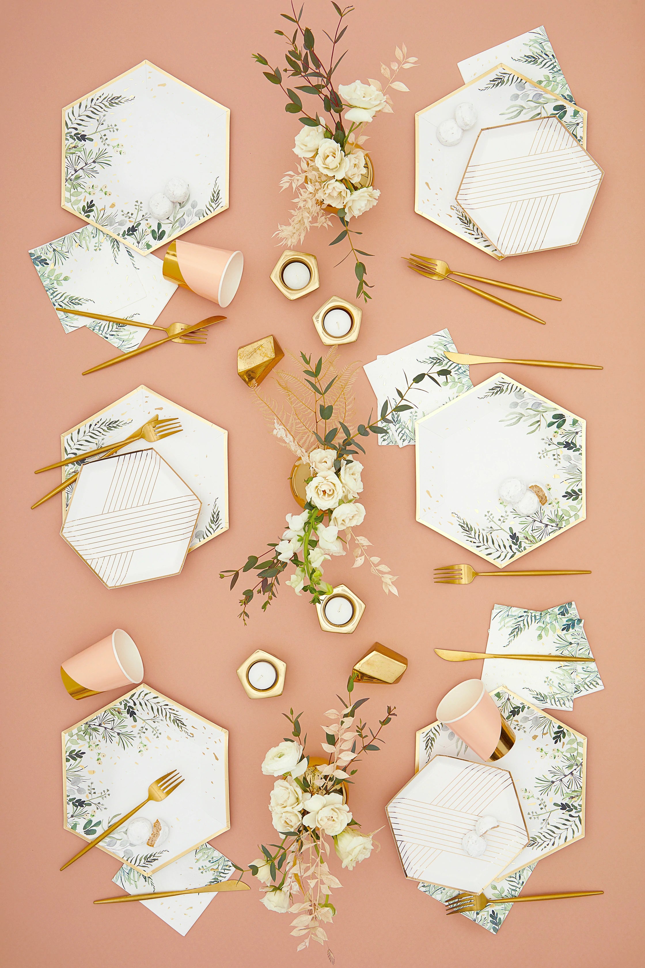 Secret Garden White Botanicals Large Paper Plates (8 Pk)