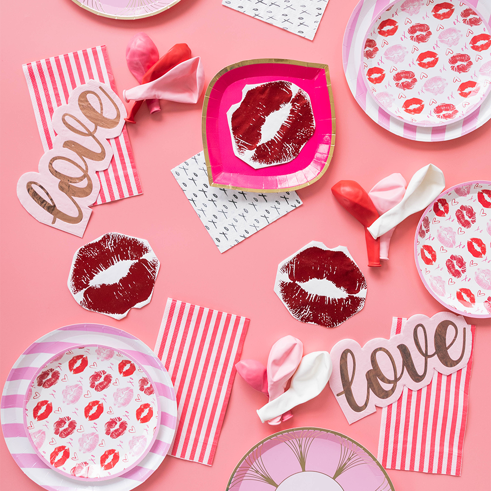 Kiss Print Small Plates (8 Pk)