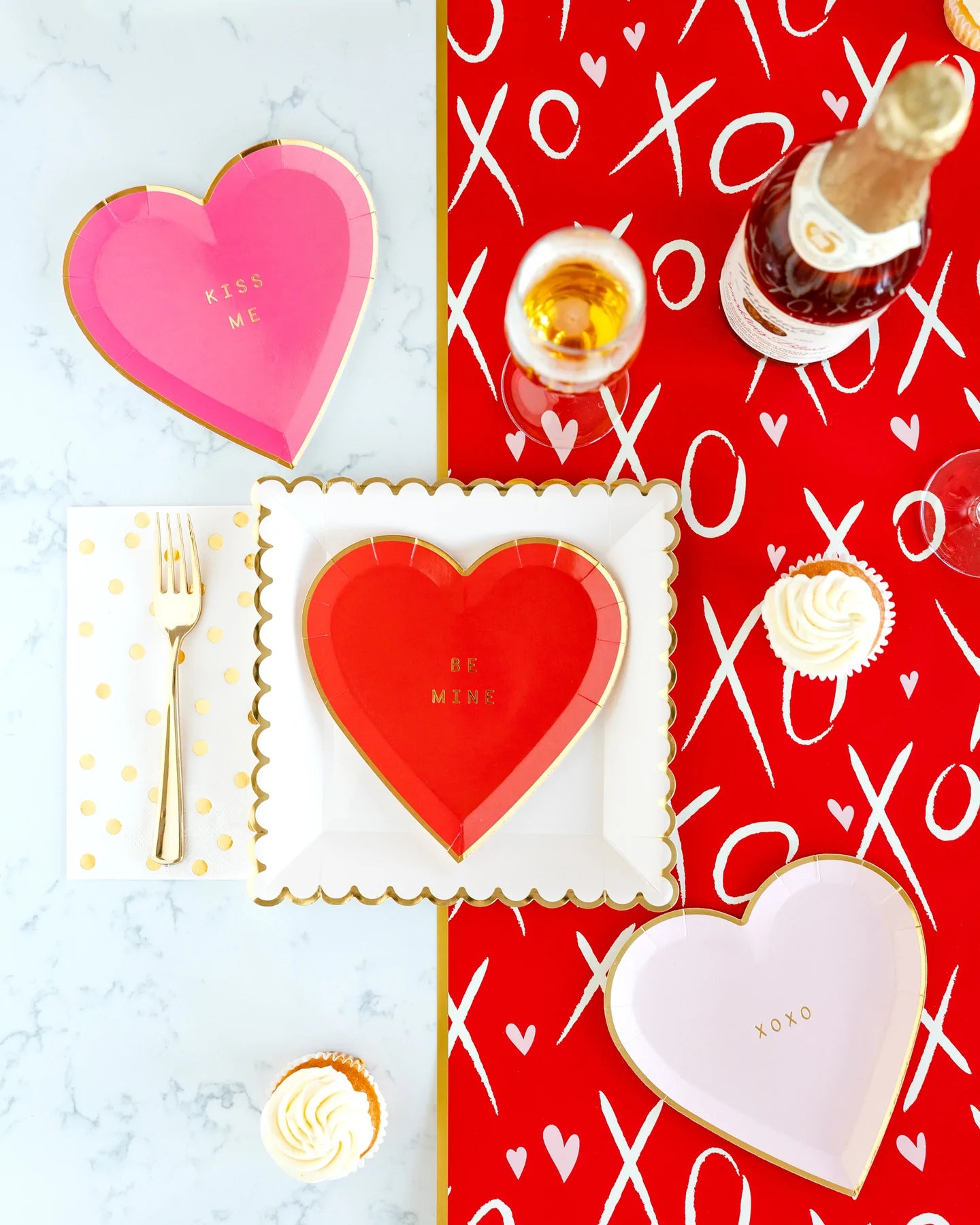 XOXO Paper Table Runner (1 Count)