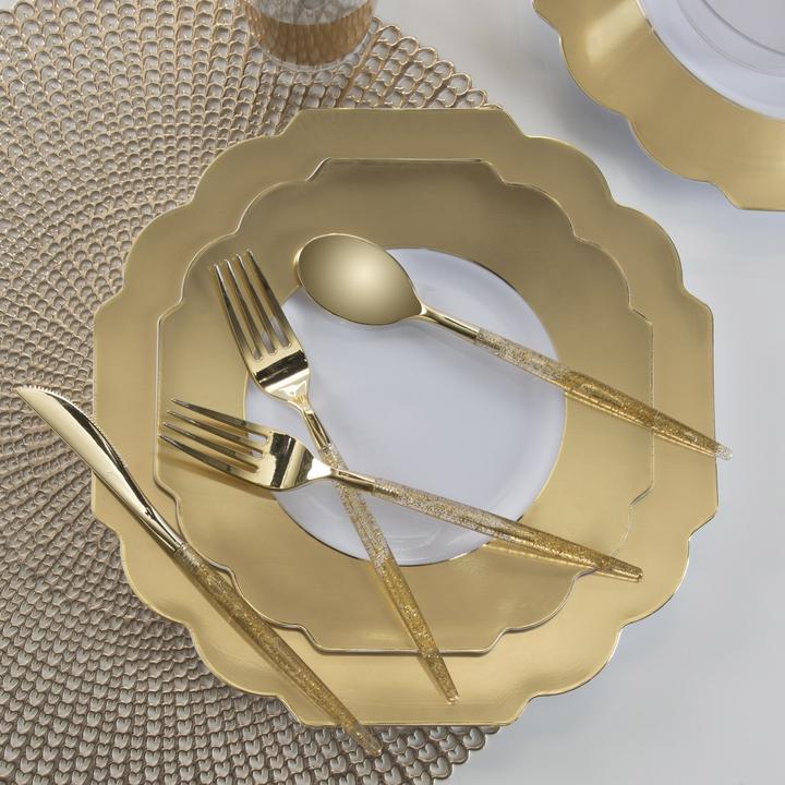 Scalloped Gold Large Plastic Plates (10 pk)